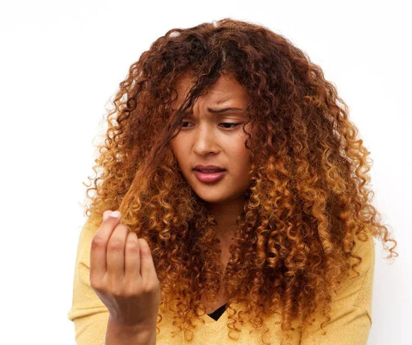 Krullend haar definiëren en in toom houden